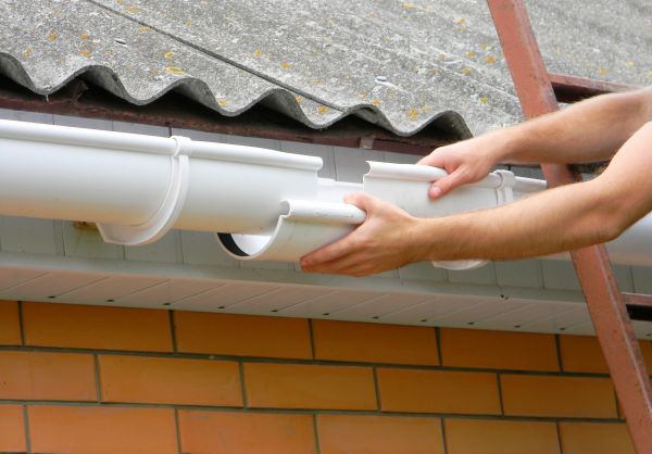 Gutter Hanging in Lancaster
